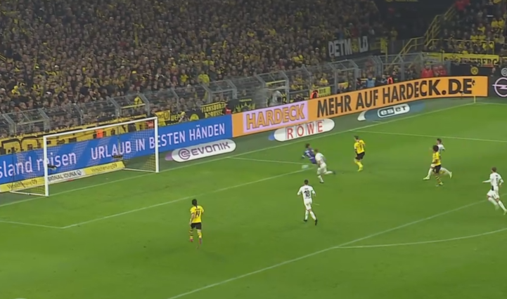 Marco Reus erzielt gerade das so wichtige Tor. Marco Reus erzielt gerade das so wichtige Tor.