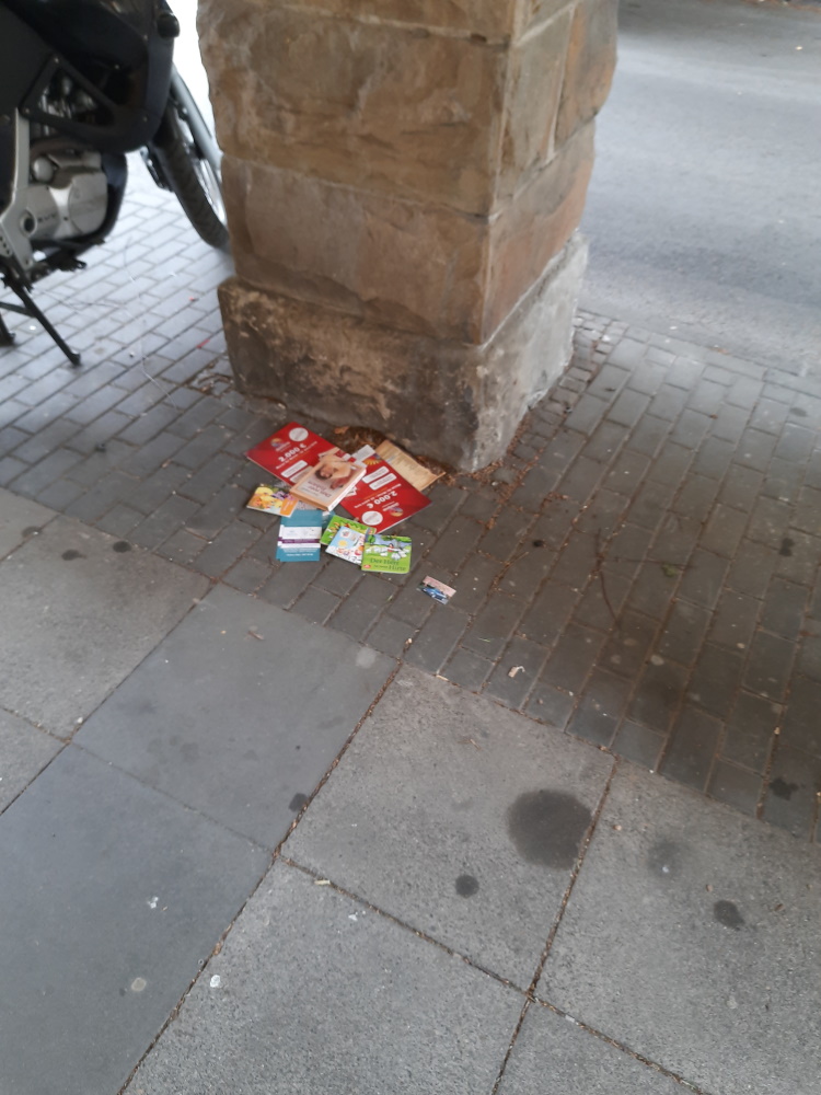 Warum wird das Papier hier abgelegt? Warum wird das Papier hier abgelegt?