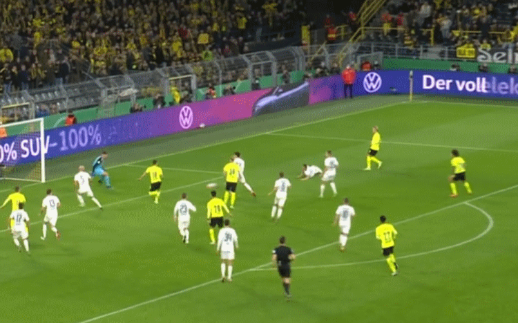 Nur noch wenige Sekundenbruchteile bis Thorgan... Nur noch wenige Sekundenbruchteile bis Thorgan...