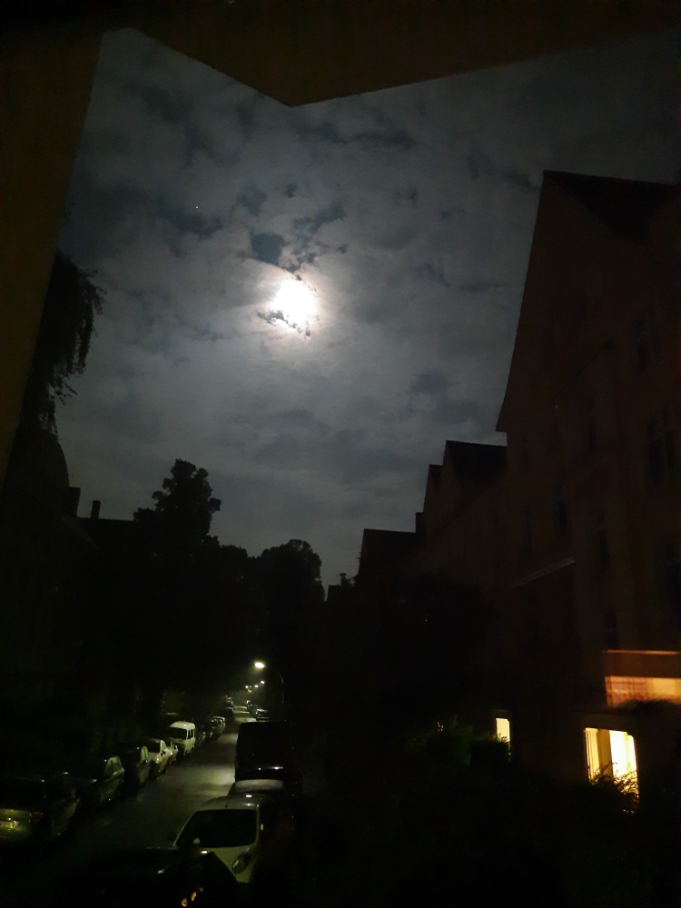 Ein wunderbarer Mond. Ein wunderbarer Mond.