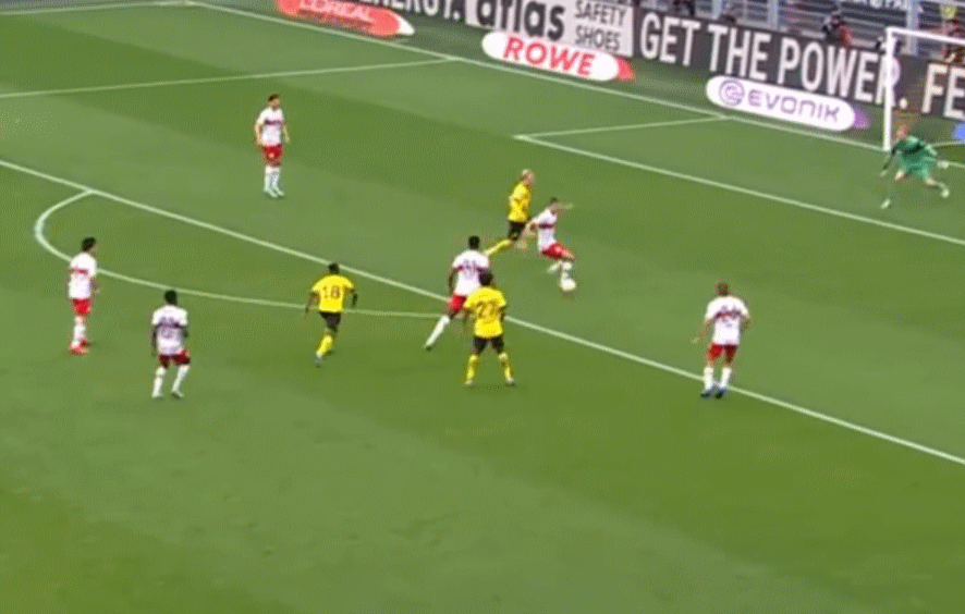 Das wird gleich ein Fall für Borussia Dortmund! Das wird gleich ein Fall für Borussia Dortmund!