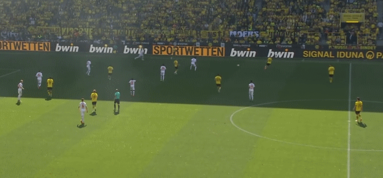 Das Spiel findet über weite Strecken in einer Richtung statt. Das Spiel findet über weite Strecken in einer Richtung statt.